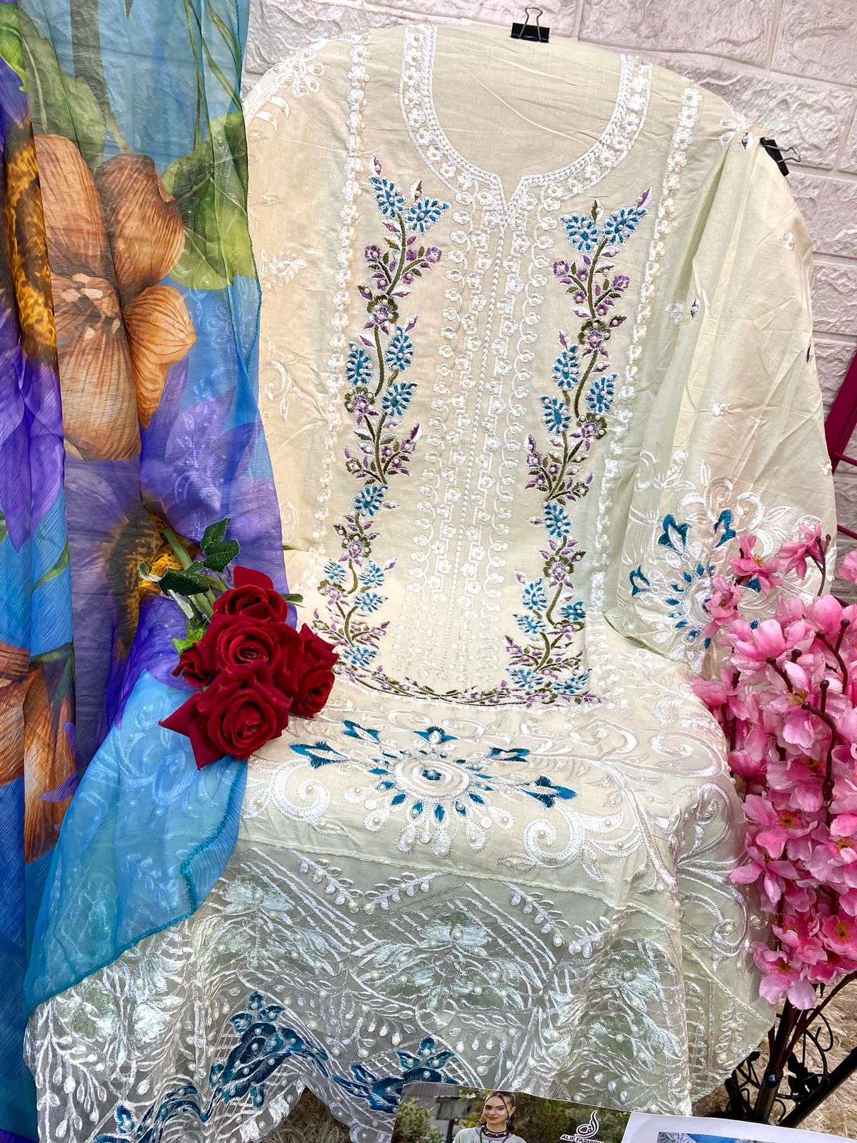Banita Graceful Salwar Suits & Dress Materials Trending Classic Georgette  Embroidered Pakistani Style Salwar Suits Dress materials
