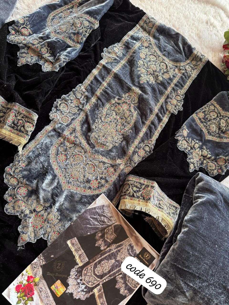 ZIAAZ 690 SERIES PURE VELVET EMBROIDERY PAKISTANI DRESS-00071